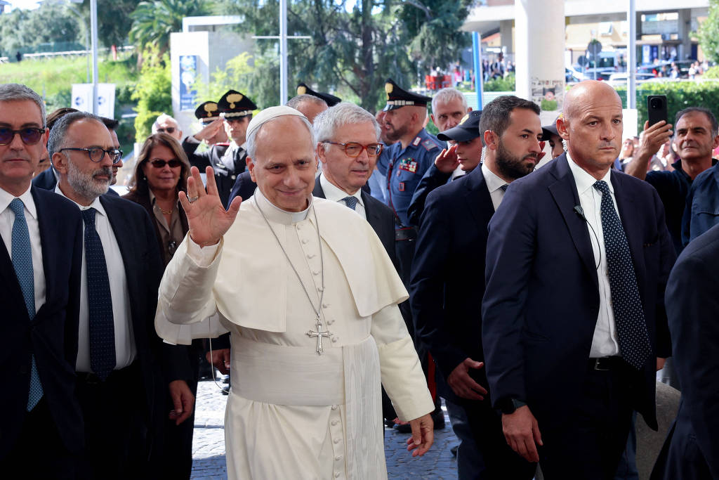 Papa Leão XIV dá entrada em hospital para retirada de um nódulo no pulmão