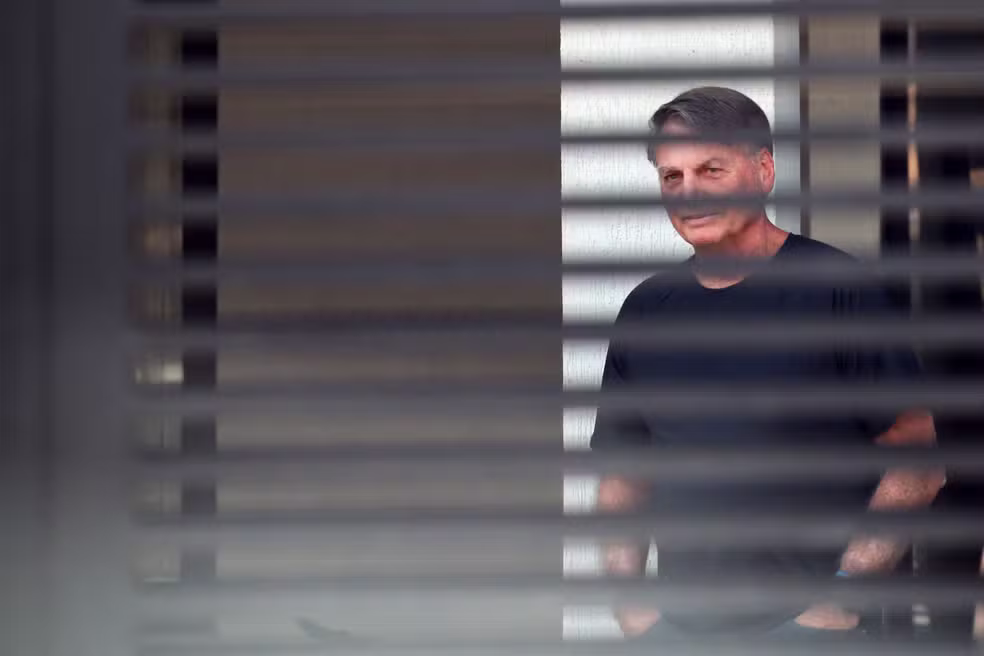 Ministros decide manter prisão preventiva de Bolsonaro por unanimidade