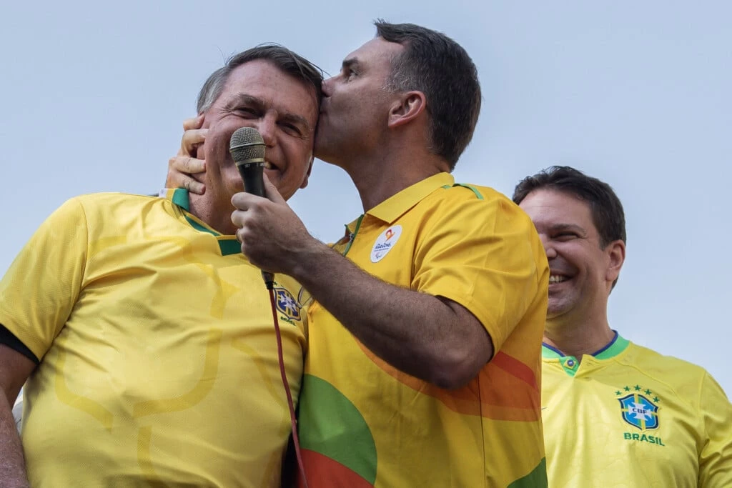 PGR se manifesta a favor de Flávio Bolsonaro voltar a visitar o pai