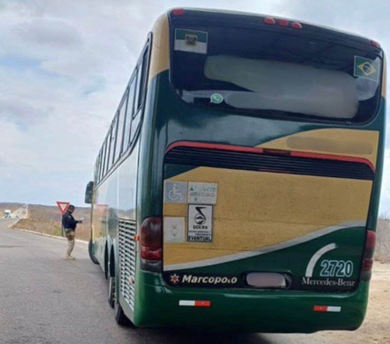 PRF flagra motorista de ônibus com autorização de viagem falsa na BR-304 em Mossoró