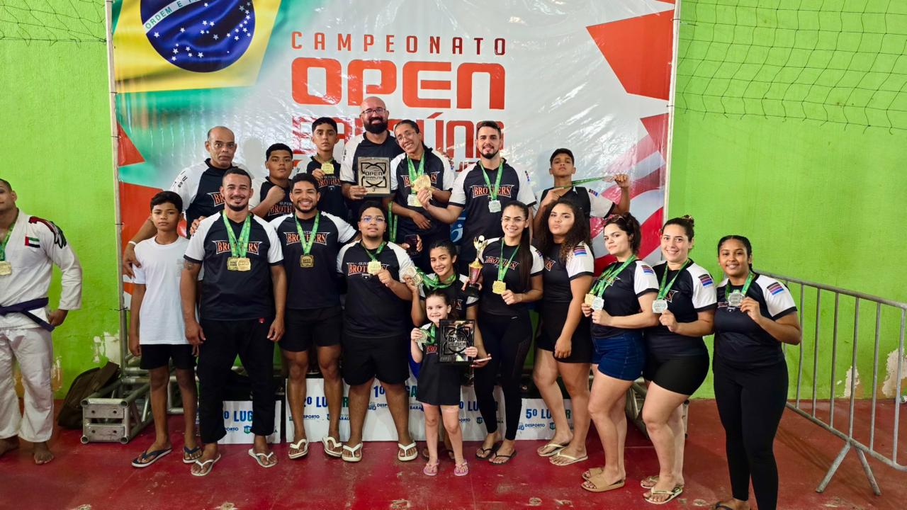 Oliveira Brothers se destaca no Open Baraúna de Jiu-Jitsu com campanha de 21 medalhas
