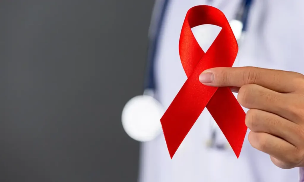 Aumento de infecções por HIV acende alerta; SUS oferece prevenção e cuidados