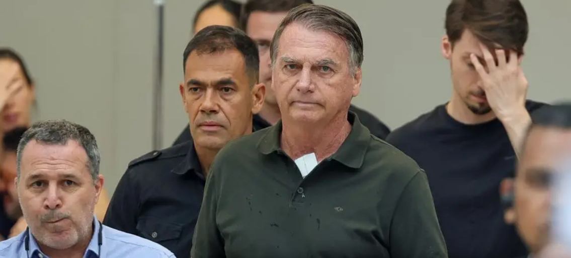 Bolsonaro é levado às pressas a hospital em Brasília após passar mal
