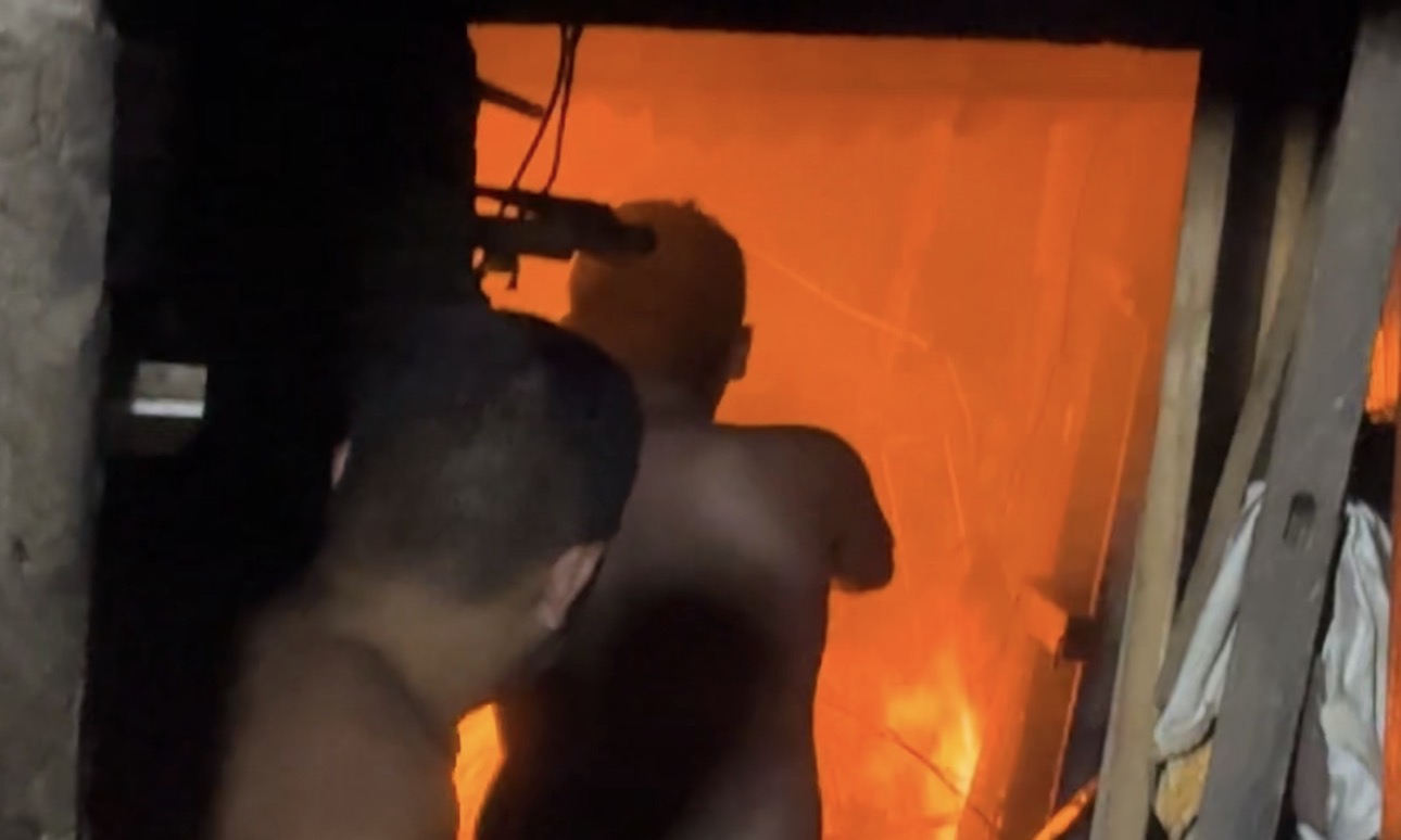 Incêndio atinge residência no centro de Areia Branca na noite deste Domingo (21)