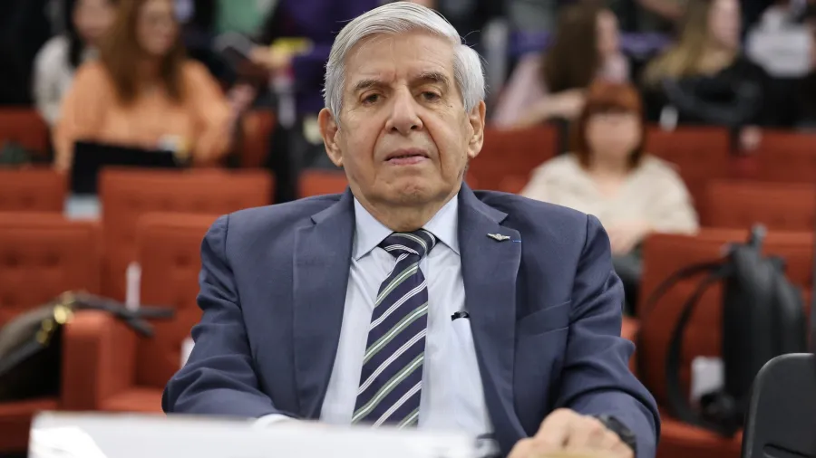 Alexandre de Moraes decretou prisão domiciliar para general Augusto Heleno