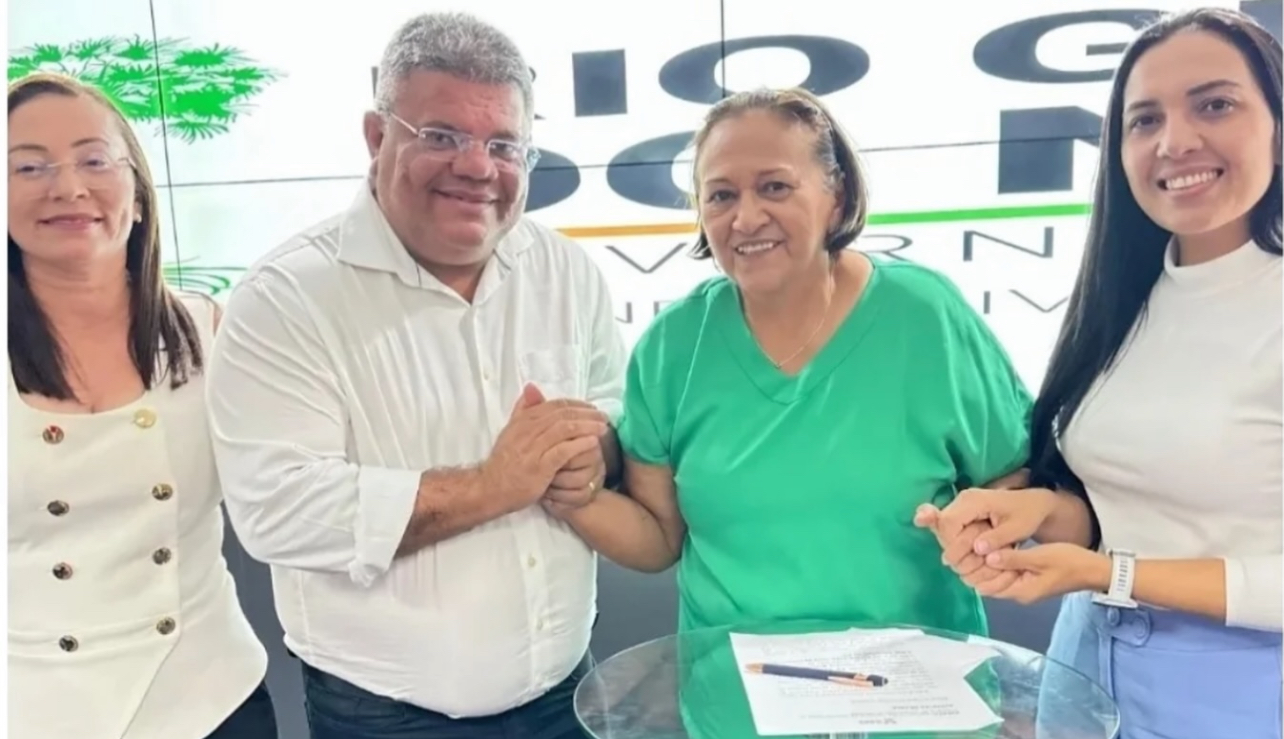 Fátima Bezerra assina ordem de serviço para recuperação da RN-404 em Porto do Mangue