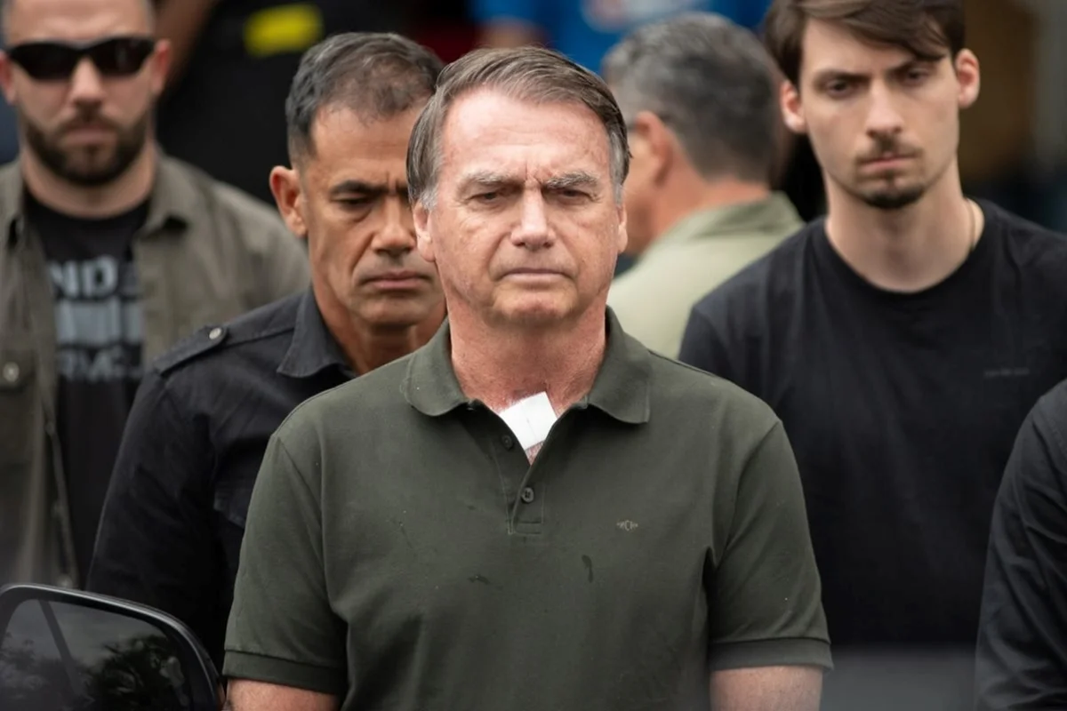Bolsonaro caiu e bateu a cabeça na cela afirma ex-primeira dama Michele Bolsonaro