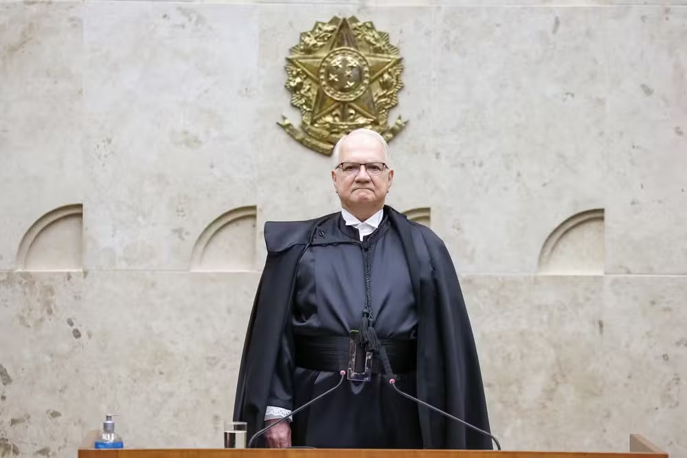 Ministro Édson Fachin suspende decisões de Dino e Mendonça sobre Andrei Rodrigues na PF