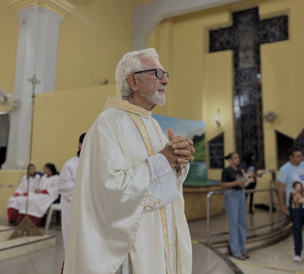 Paróquia de Areia Branca realizou missa de despedida do padre Giuseppe Venturelli