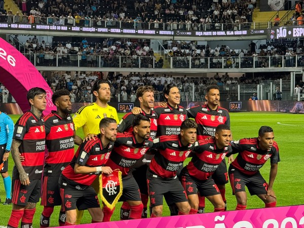 Flamengo joga contra o Santos com camisa de protesto por proibição das bets