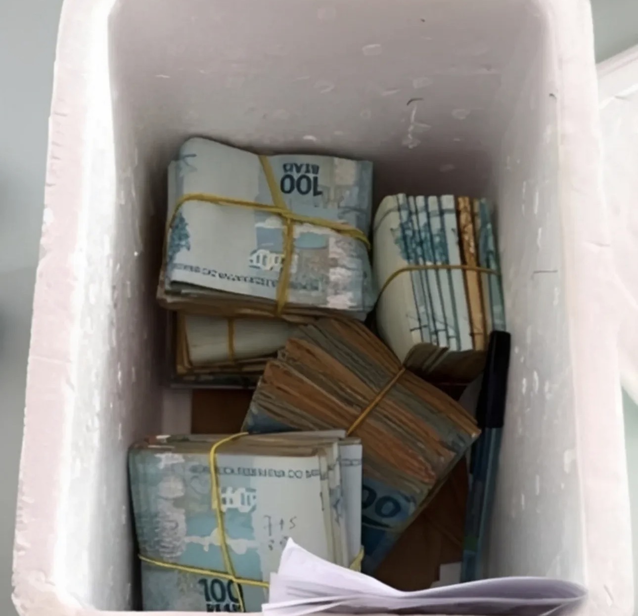 Polícia Federal apreende dinheiro, veículos e eletrônicos em operação contra fraudes na Saúde Pública