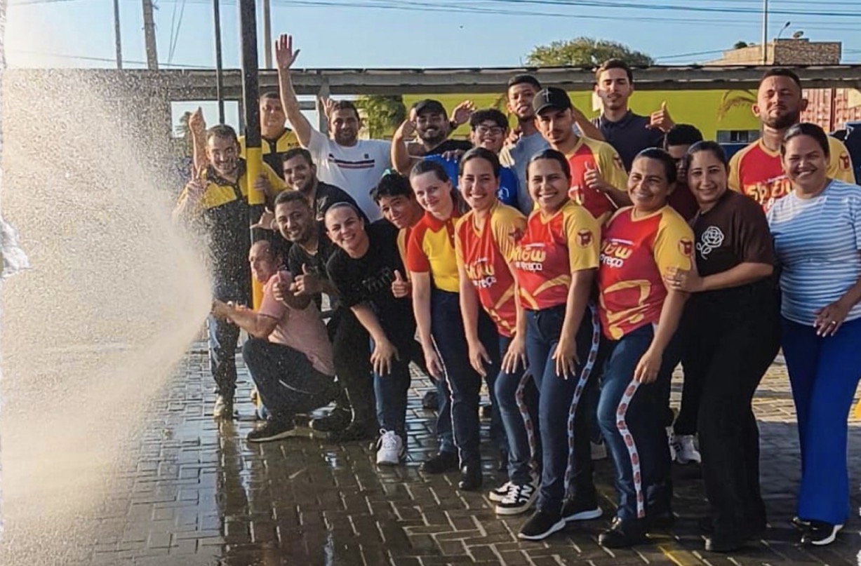 Sempre Mais/ Show de Preço realiza treinamento de brigada de emergência e combate a incêndios