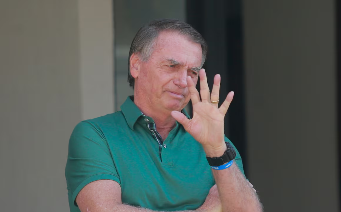Após condenação, Bolsonaro sairá de casa pela primeira vez hoje para ir a hospital