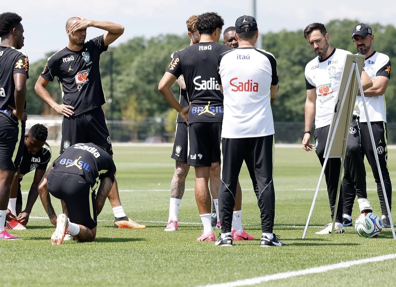 Escalação do Brasil para a próxima partida segue mistério, Neymar está fora mais uma vez