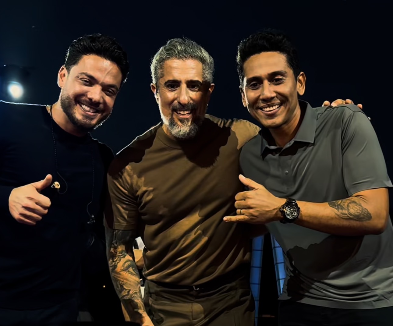 João Neto Pegadão canta ao lado de Wesley Safadão durante gravação do Caldeirão do Mion em Gramado-RS