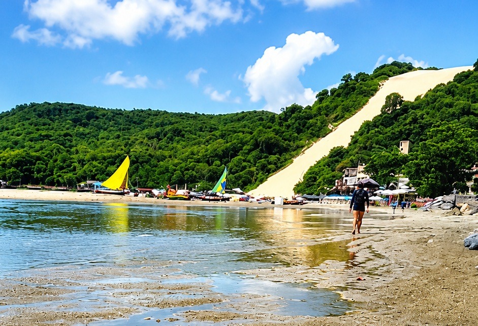 Boletim de balneabilidade alerta para risco de contaminação em área alagada da praia de Ponta Negra