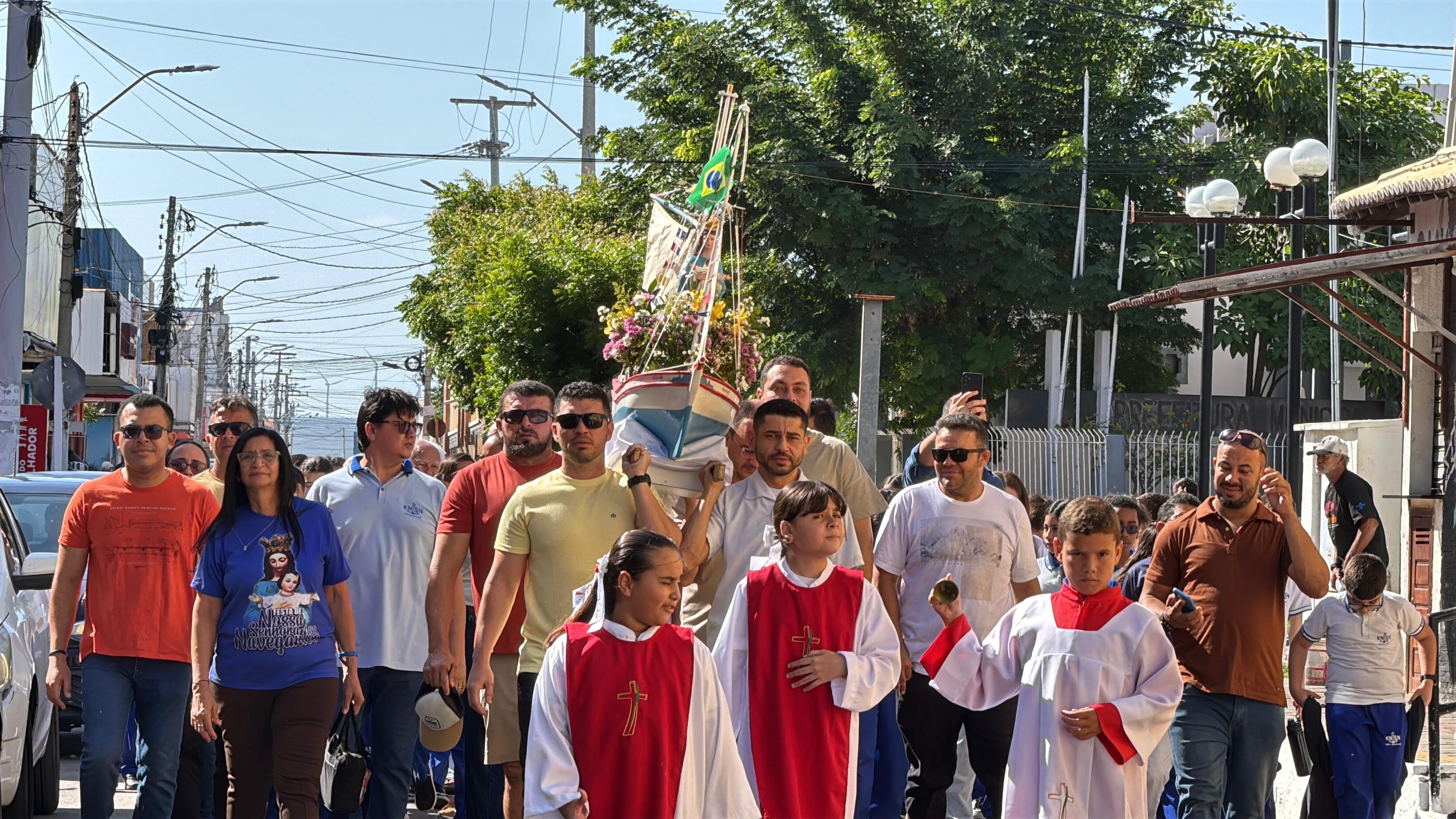 Imagem de Nossa Senhora dos Navegantes encerra peregrinação no Educandário e segue para Grossos