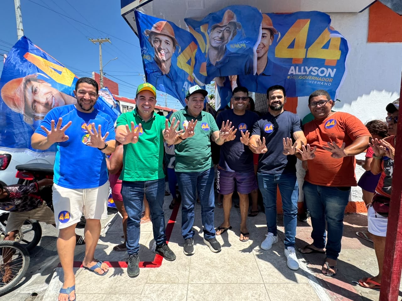 Areia Branca: adesivaço marca as movimentações em favor de Allyson Bezerra liderado pelo deputado eleito Bibiano
