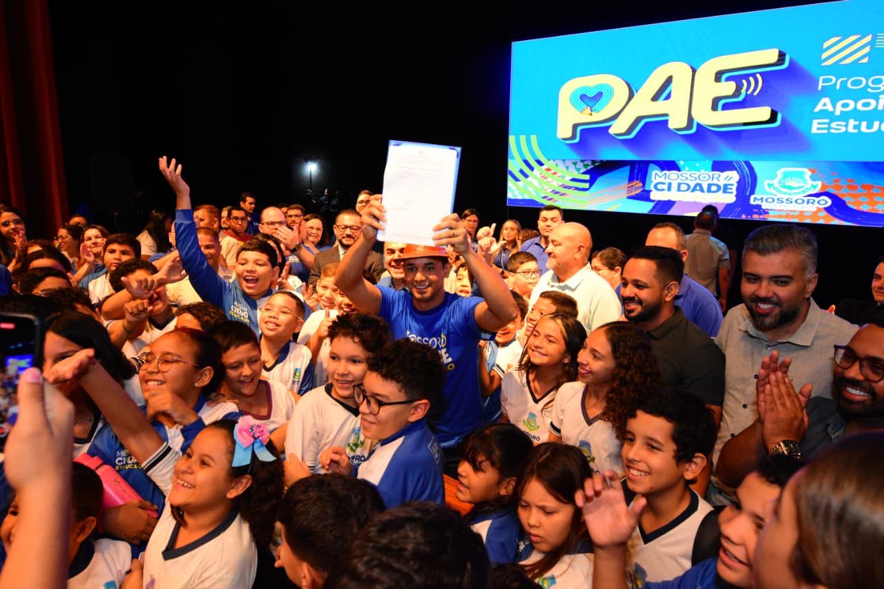 Prefeito Allyson cria programa inédito com bolsas de até R$ 300 para alunos da rede municipal