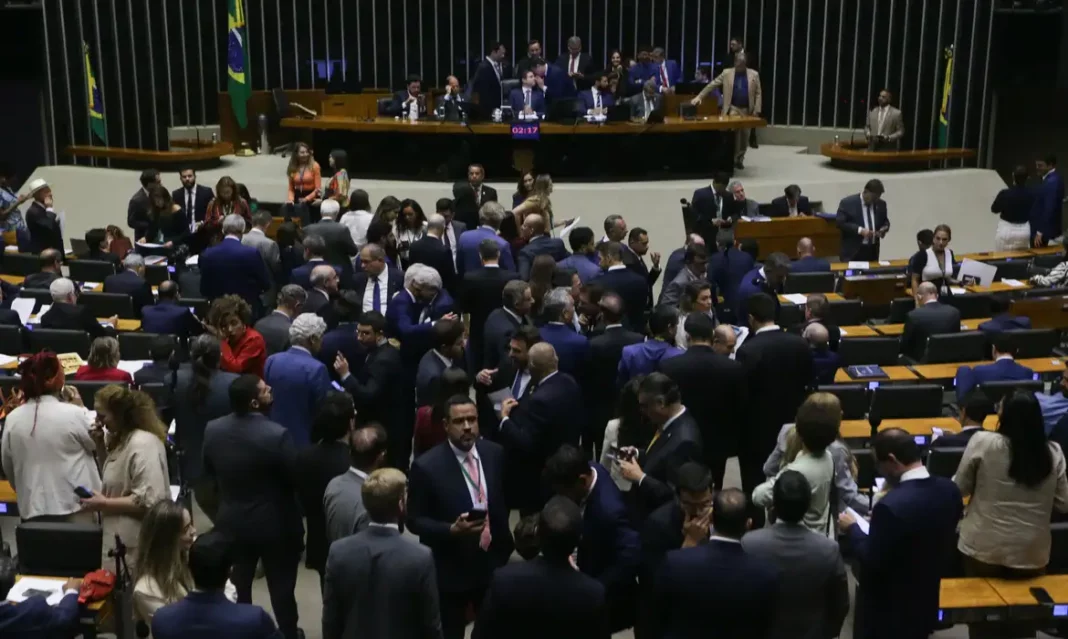 Câmara aprova por unanimidade isenção de IR até R$ 5 mil e taxação para os mais ricos